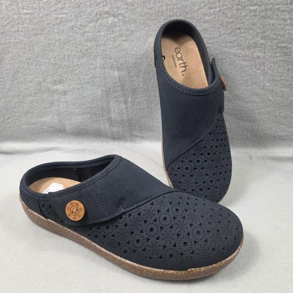 Earth Women's Black and Blue Clogs